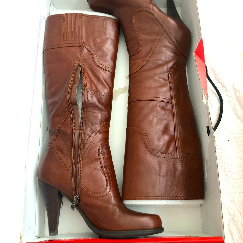 Brown leather boots. Brand GUESS. 7.5